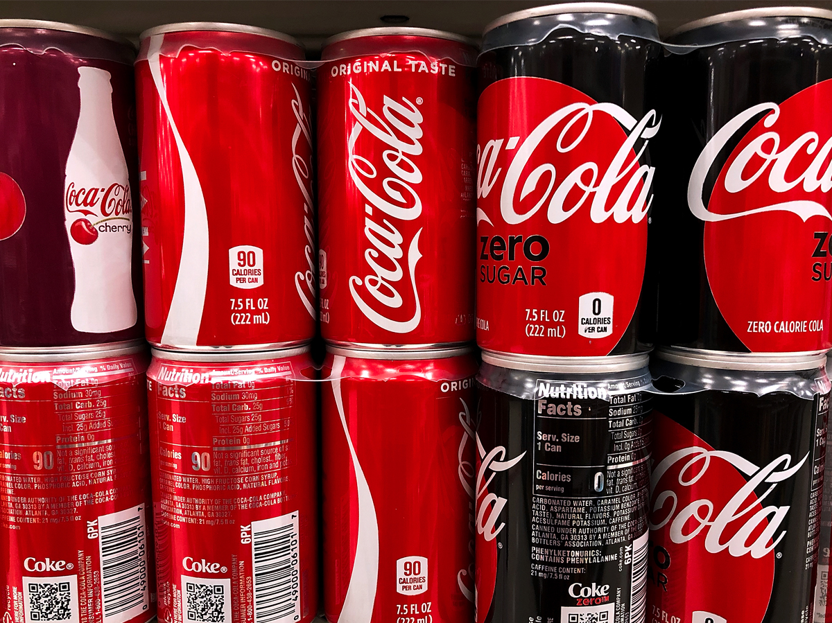 how can you tell a can of diet coke from a can of regular coke without opening them